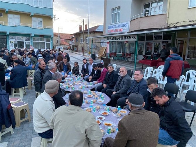 Yalıhüyük'te ilçe halkı iftarda buluştu