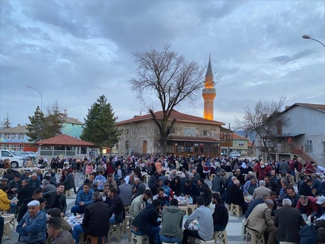 Yalıhüyük'te ilçe halkı iftarda buluştu