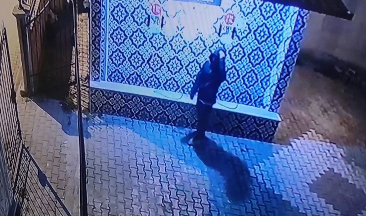 Caminin muslukları sahur vakti çalındı