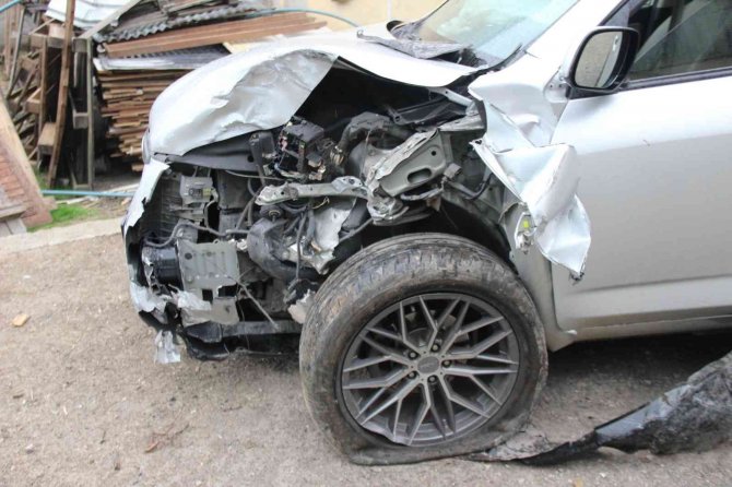 Cip ile panelvan çarpıştı: 2 yaralı