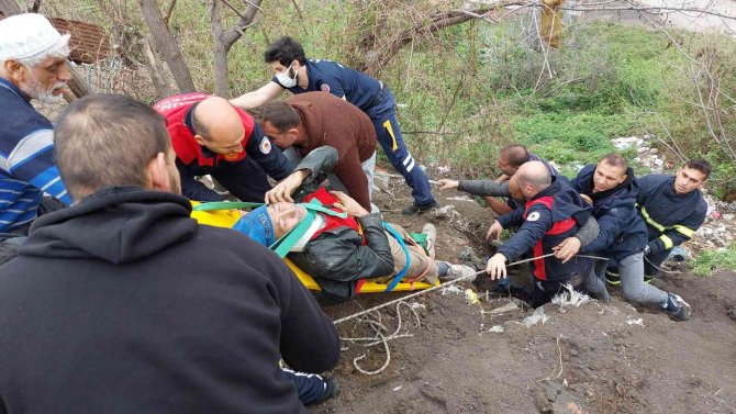 Çöp toplarken uçuruma yuvarlandı