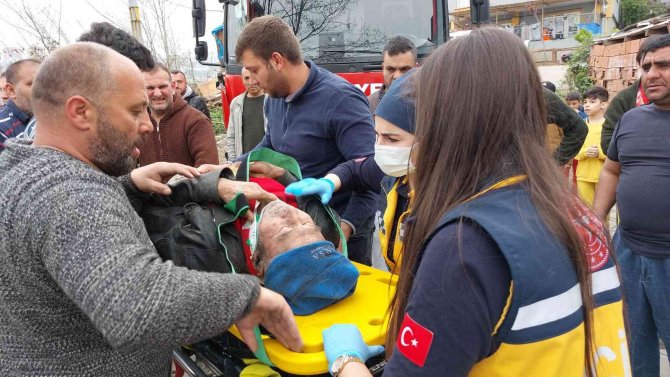 Çöp toplarken uçuruma yuvarlandı