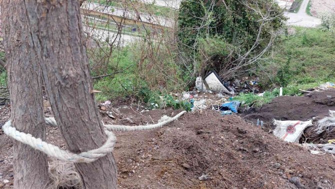 Çöp toplarken uçuruma yuvarlandı