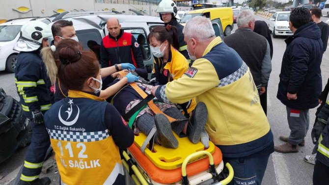 İftara giderken kaza yaptılar: 2 yaralı