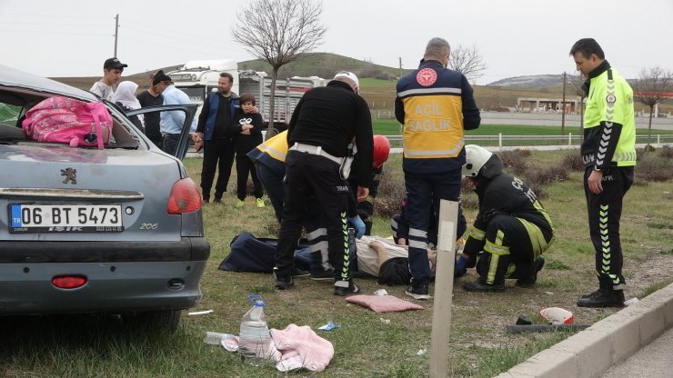 İki otomobil çarpıştı: 1 ölü, 5 yaralı