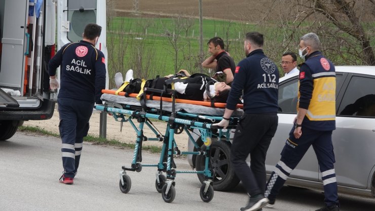 İki otomobil çarpıştı: 1 ölü, 5 yaralı