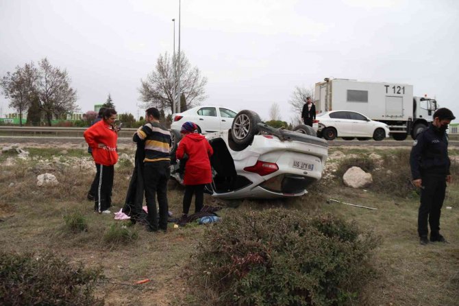 Karayolunda kontrolden çıkan otomobil takla attı: 6 yaralı