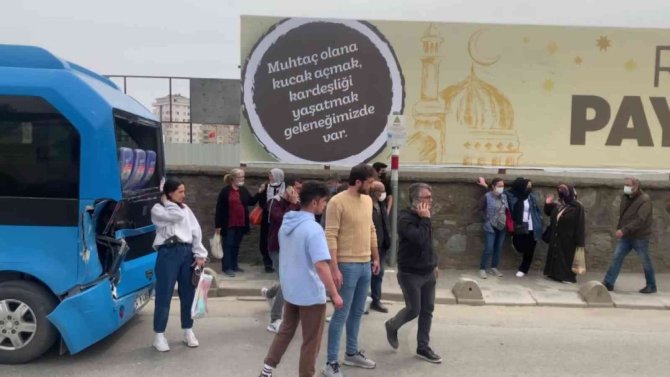 Otobüs yolcu dolu minibüse çarptı: 1 yaralı