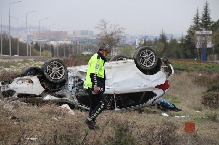 Otomobil şarampole yuvarlandı