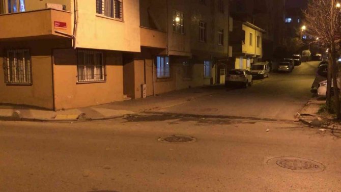 Otomobil yayalara çarptı: 1 ölü, 1 yaralı