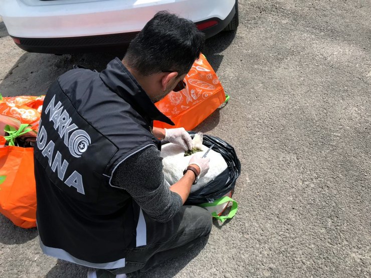 Polisin takip ettiği araçtan 24 kilo esrar çıktı
