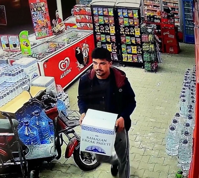 Ramazan kolisini çalan şahıs kamerada