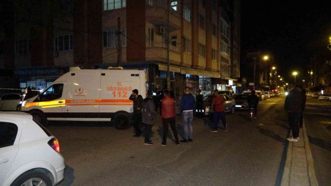 Silahla kafasına ateş eden polis memuru ağır yaralandı