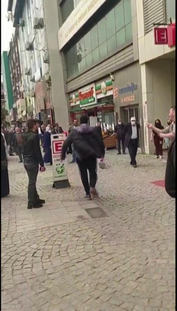 Tartıştığı müşteriye keserle saldırdı