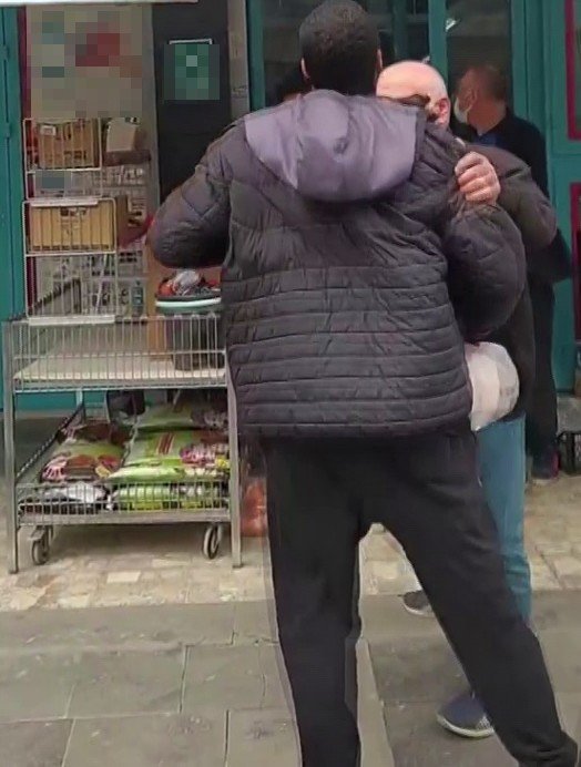 Tartıştığı müşteriye keserle saldırdı