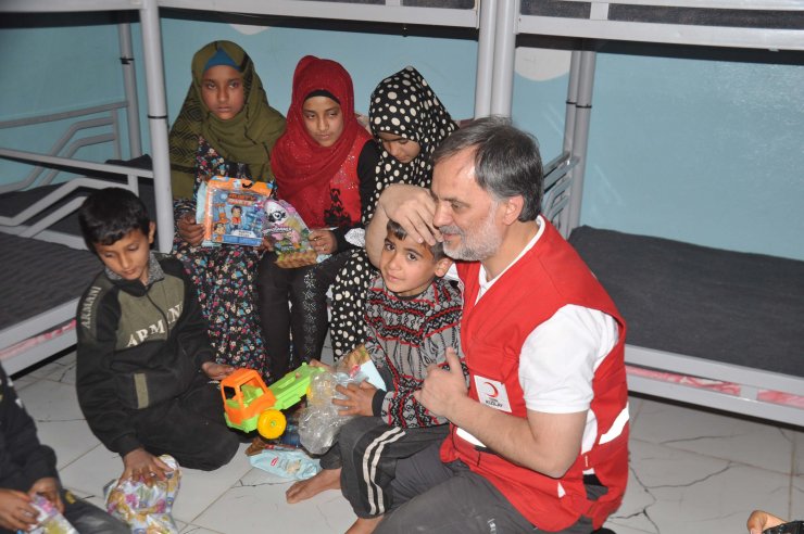 Türk Kızılay, Dünya Yetimler Günü'nde Suriye’deki yetimleri sevindirdi