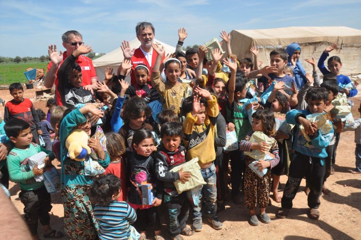 Türk Kızılay, Dünya Yetimler Günü'nde Suriye’deki yetimleri sevindirdi