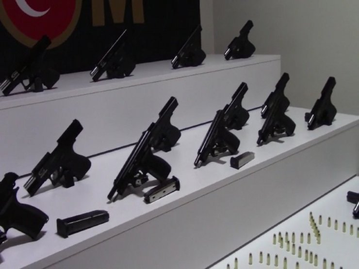 17 ruhsatsız tabancayla yakalanan 3 şüpheli tutuklandı