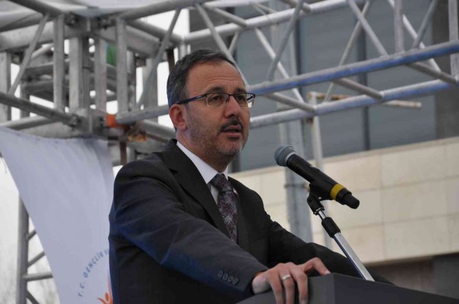 Bakan Kasapoğlu, Kars’ta Gençlik Merkezi’nin açılışını yaptı