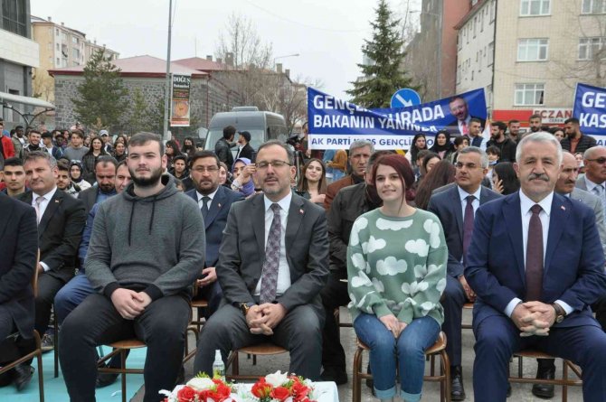 Bakan Kasapoğlu, Kars’ta Gençlik Merkezi’nin açılışını yaptı