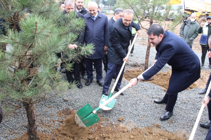 Bakan Kurum, Gebze Millet Bahçesi'nde incelemede bulundu