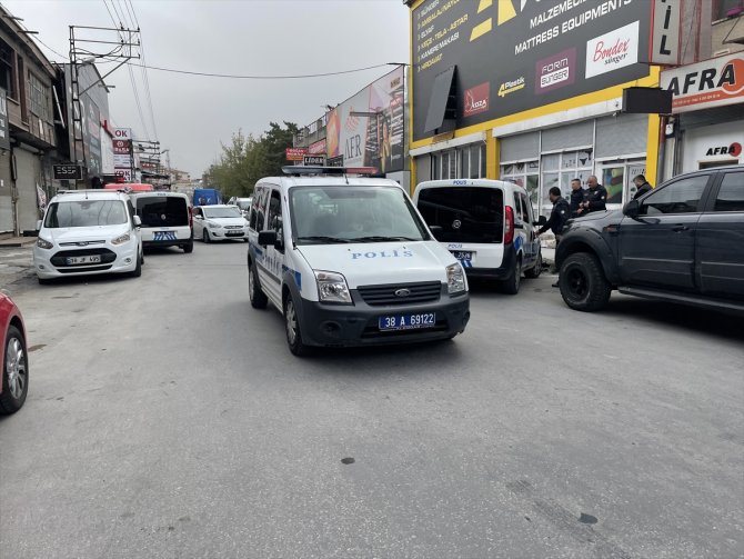 Nakliyecilerin bıçaklı kavgasında 1 kişi yaralandı