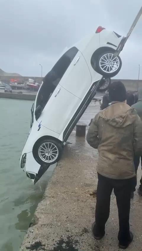 Bir gün arayla aynı noktadan bir araç daha denize uçtu