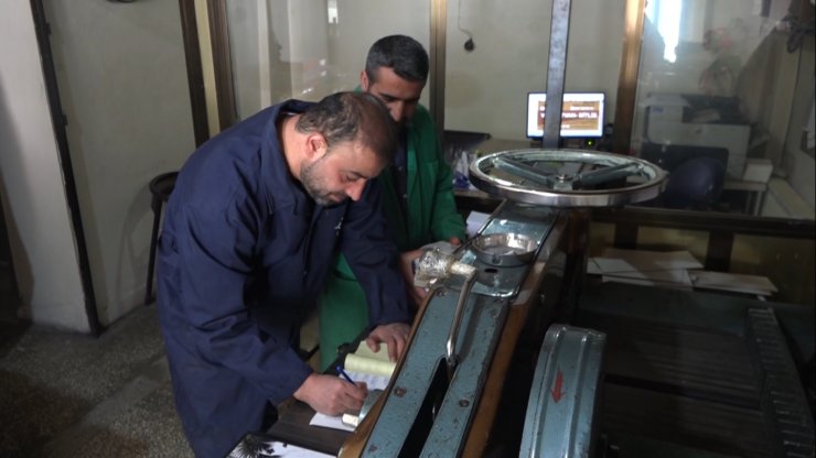 Çırak olarak girip satın aldığı iş yerinde 10 kişi çalıştırıyor