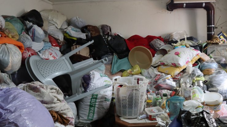 Evinden 4 kamyon çöp çıktı