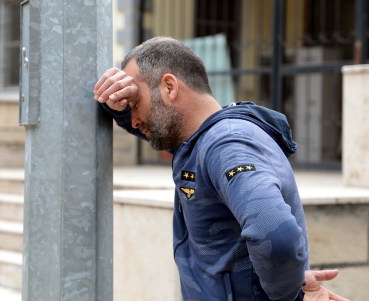 Evinin önünde çay içerken vuruldu