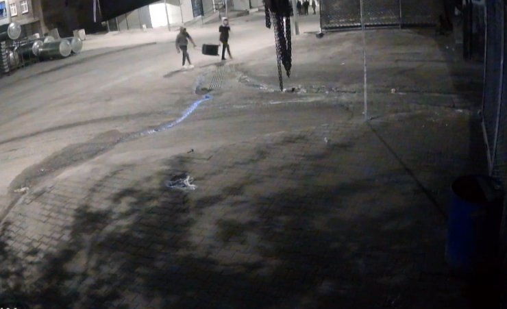 İş yeri önüne bırakılan şüpheli valizden 7 kilo esrar çıktı