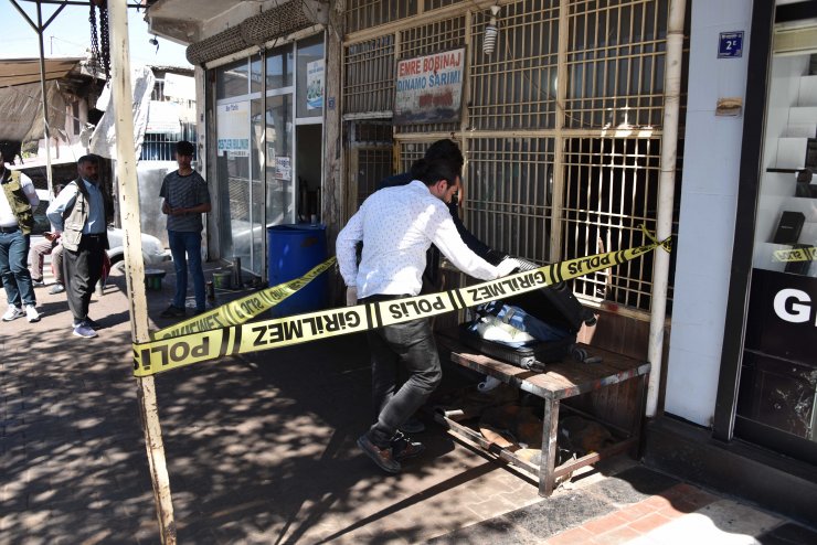 İş yeri önüne bırakılan şüpheli valizden 7 kilo esrar çıktı