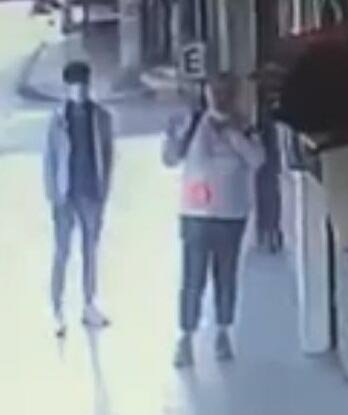 Kadının kulağındaki telefonu çalan kişi tutuklandı