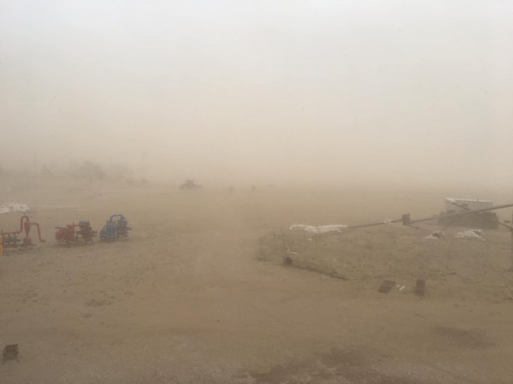 Konya'da kum fırtınası etkili oldu