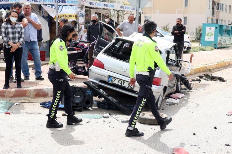 Otomobiller çarpıştı; 4'ü çocuk, 7 yaralı