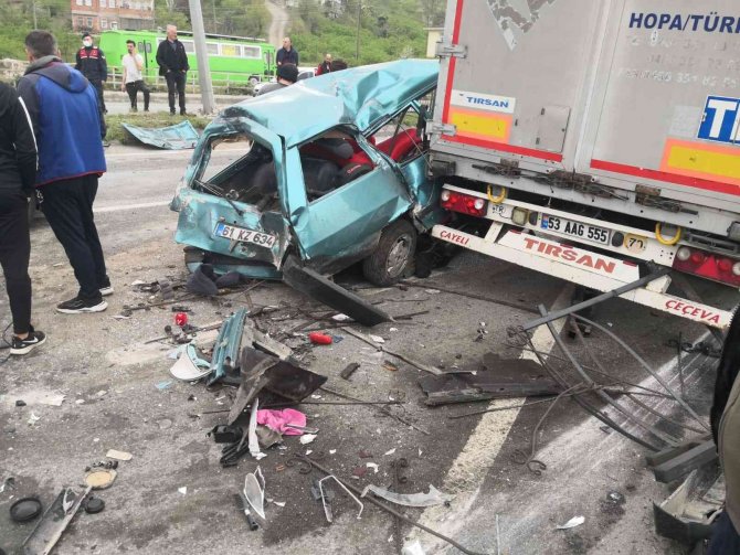 Trafik kazası 1 ölü, 2 yaralı