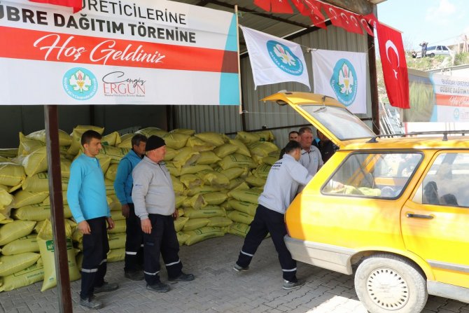Üreticilere gübre desteği yüzleri güldürdü