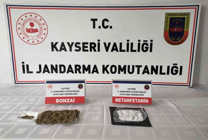 Uyuşturucu taşıyan bir şahıs yakalandı
