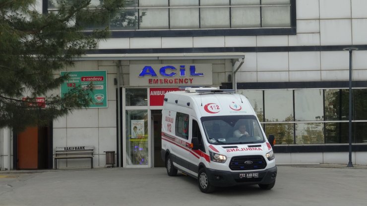 Yolcu midibüsü kayaya çarptı: 3 ölü, 3 yaralı