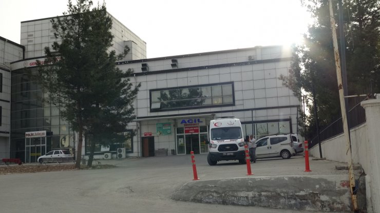 Yolcu midibüsü kayaya çarptı: 3 ölü, 3 yaralı