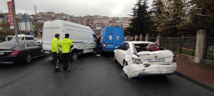 Zincirleme kazada 2 kişi yaralandı