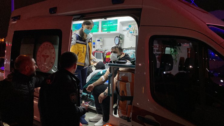 3 aracın karıştığı zincirleme kazada 4 kişi yaralandı