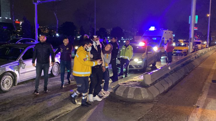 3 aracın karıştığı zincirleme kazada 4 kişi yaralandı