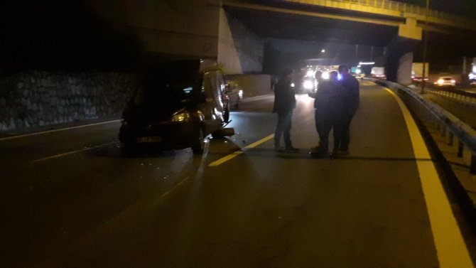 4 aracın karıştığı zincirleme kazada tır sürücüsü olay yerinden kaçtı