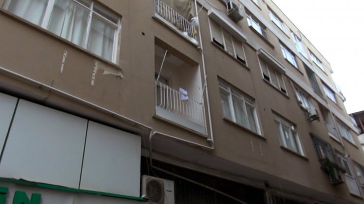 Anne dehşeti; kızını kalbinden bıçakladı