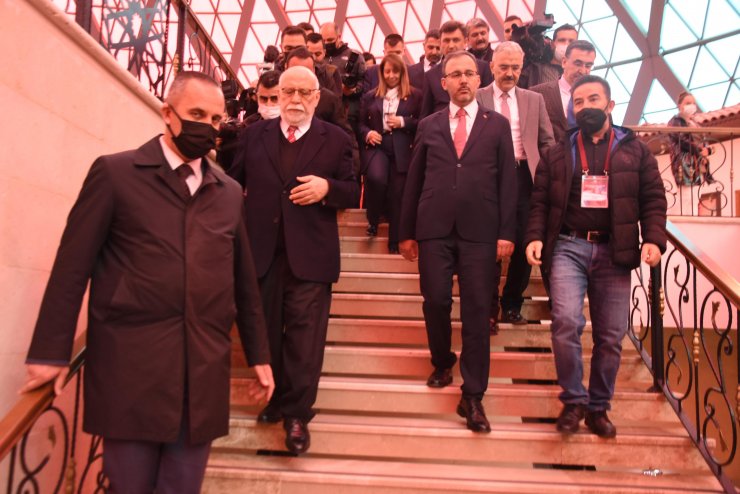 Bakan Kasapoğlu: Dünyanın umudu Türkiye’nin gençleri