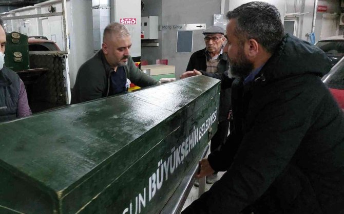 Kanser hastası kadın, babasını öldürdü