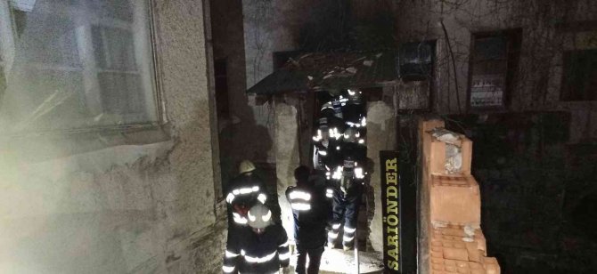 Metruk binada yangın