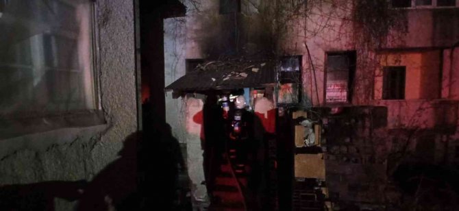 Metruk binada yangın