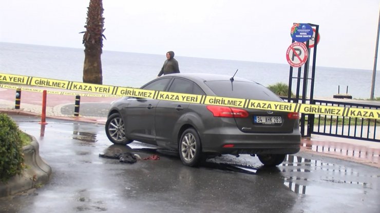 Motosikletle geldiler silahla vurup kaçtılar